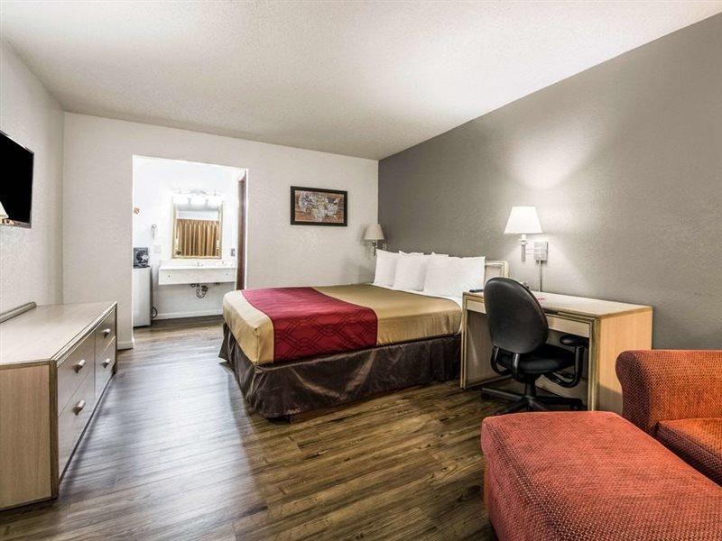 Econo Lodge Airport I-35 North Farmers Branch Extérieur photo