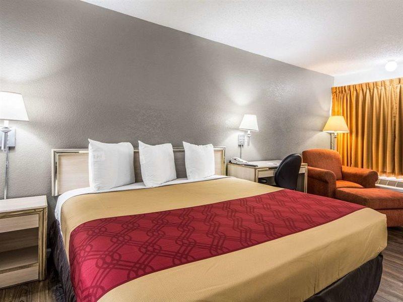 Econo Lodge Airport I-35 North Farmers Branch Extérieur photo