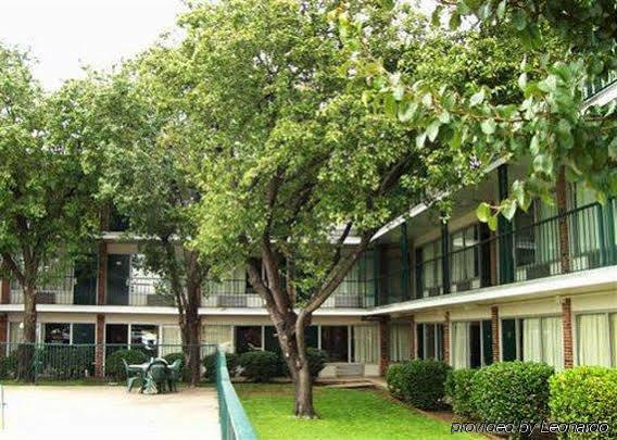 Econo Lodge Airport I-35 North Farmers Branch Extérieur photo