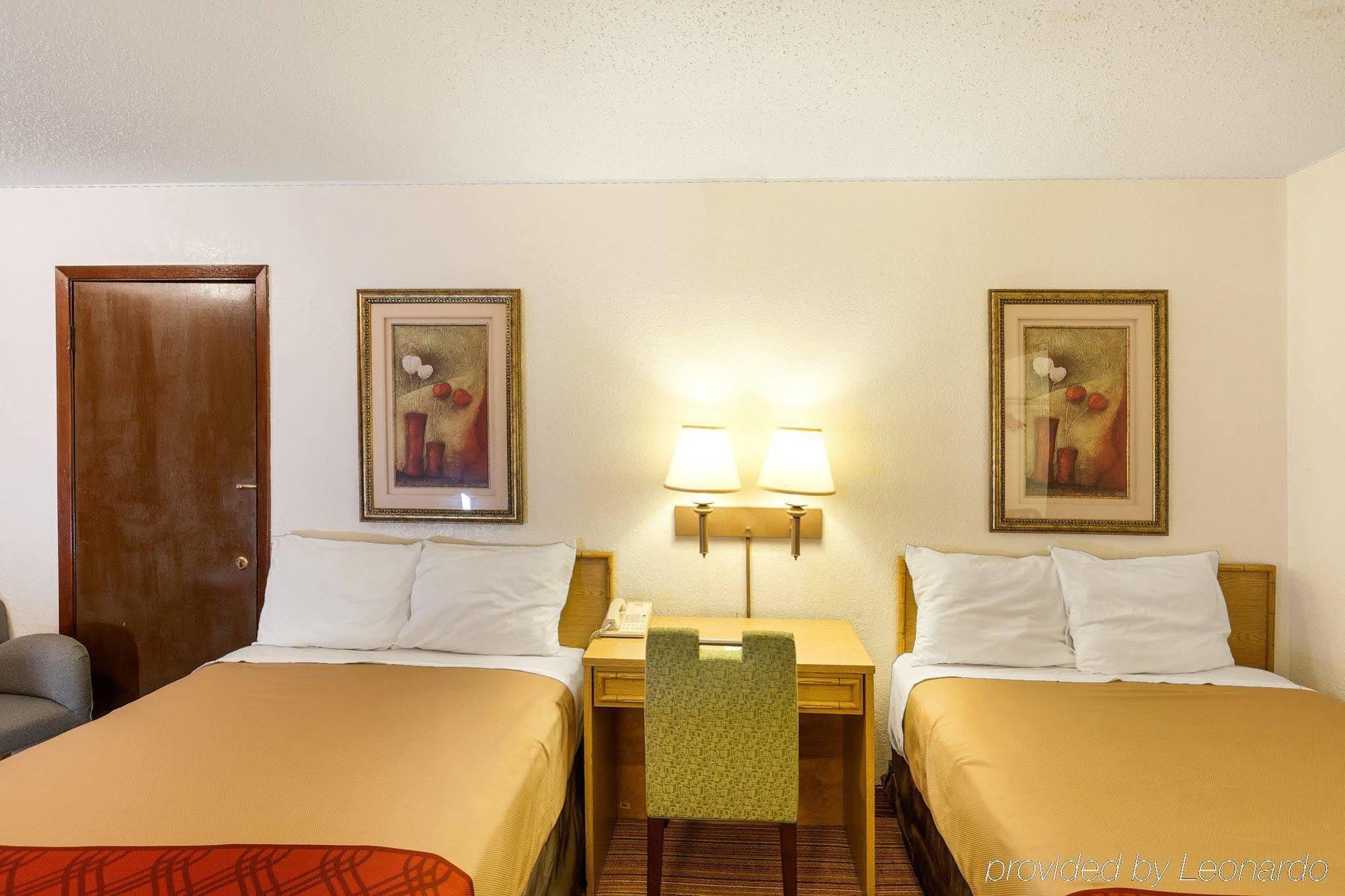 Econo Lodge Airport I-35 North Farmers Branch Extérieur photo