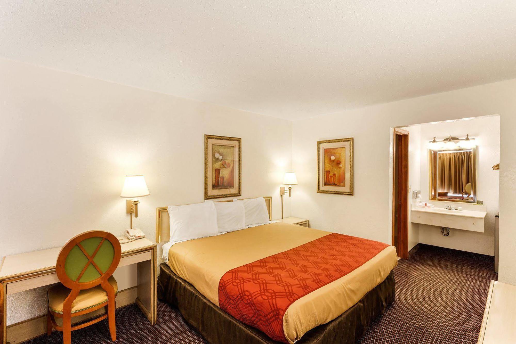 Econo Lodge Airport I-35 North Farmers Branch Extérieur photo