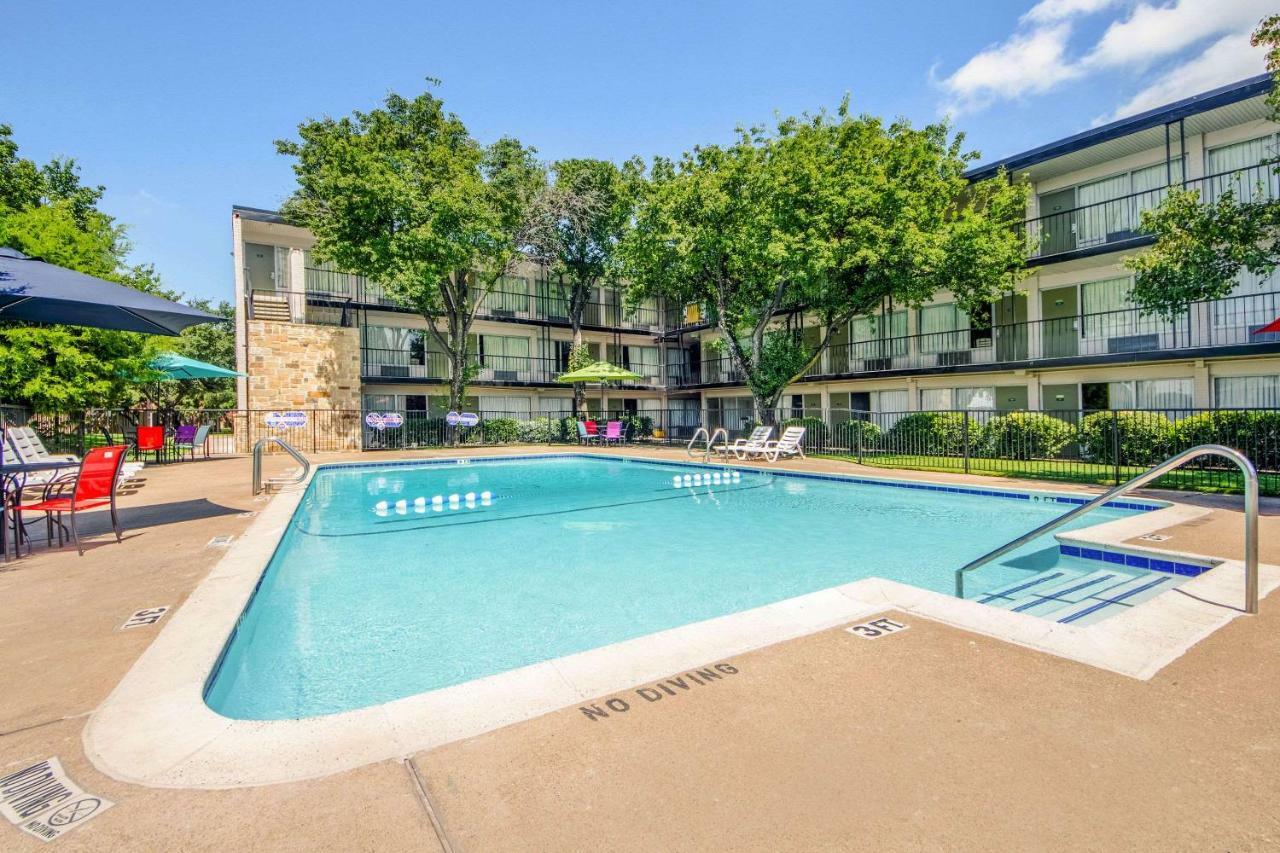 Econo Lodge Airport I-35 North Farmers Branch Extérieur photo