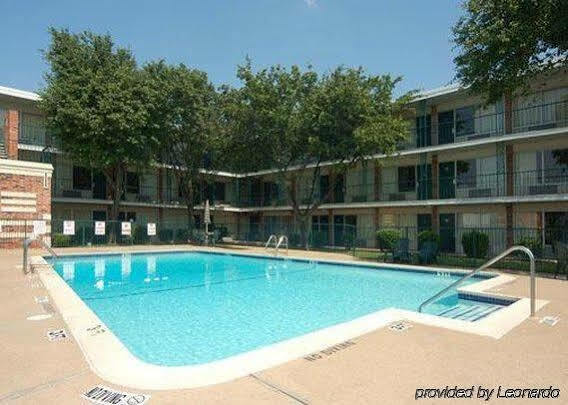 Econo Lodge Airport I-35 North Farmers Branch Extérieur photo