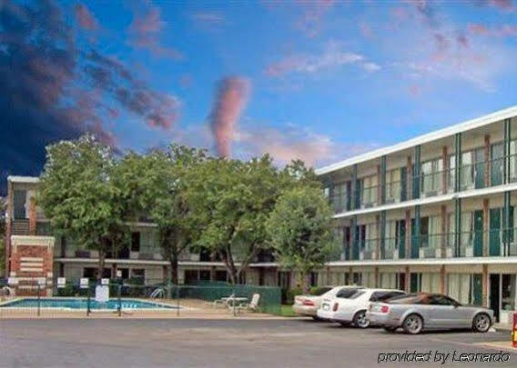 Econo Lodge Airport I-35 North Farmers Branch Extérieur photo